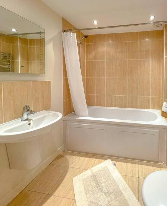 Soho Beach Apartment With Fabulous Sea View And 2 Minutes To The Beach With Free Parking And Netflix Bournemouth Eksteriør billede